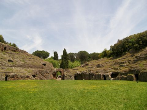 Cosa vedere nei dintorni di Villa Savorelli (Anfiteatro Romano a Sutri) | Lazio Nascosto