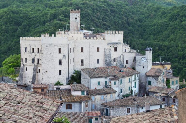 Castello Orsini A Cineto Romano Lazio Nascosto