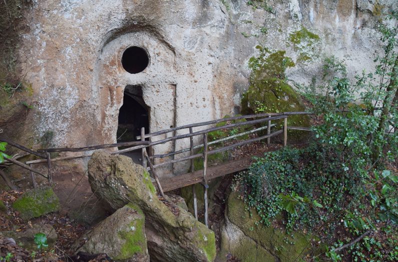 Visita l'Eremo di Poggio Conte (Ischia di Castro - VT) | Lazio Nascosto)