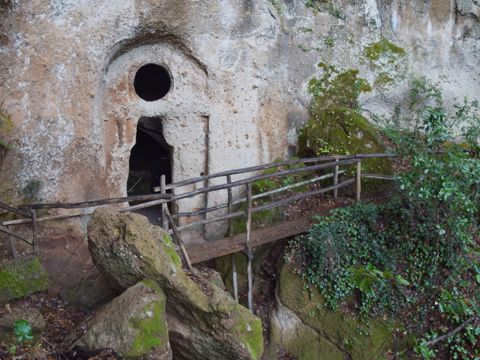 Visita l'Eremo di Poggio Conte (Ischia di Castro - VT) | Lazio Nascosto)